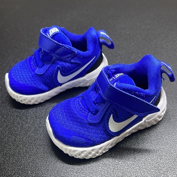 Toddler boys Nike Revolution running Sneakers Size 2C - Picture 3 of 9